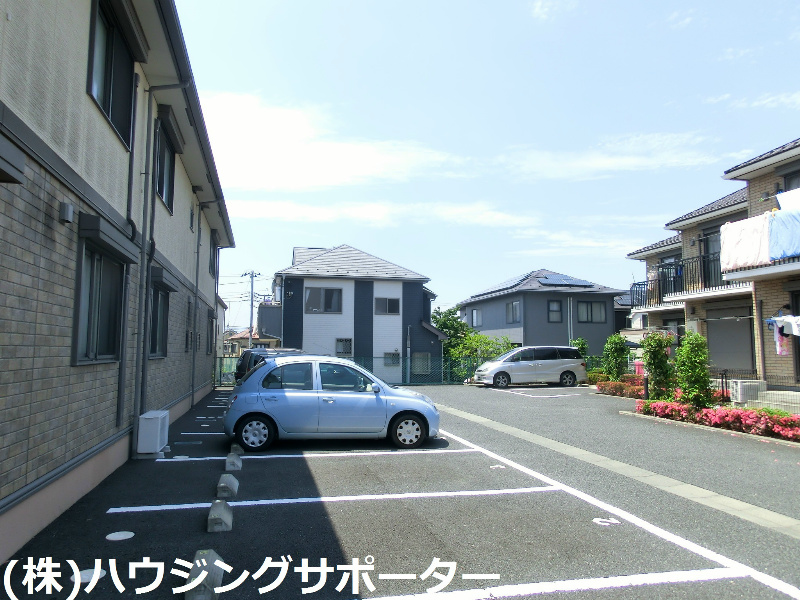 ラフィネ弐番館 駐車場