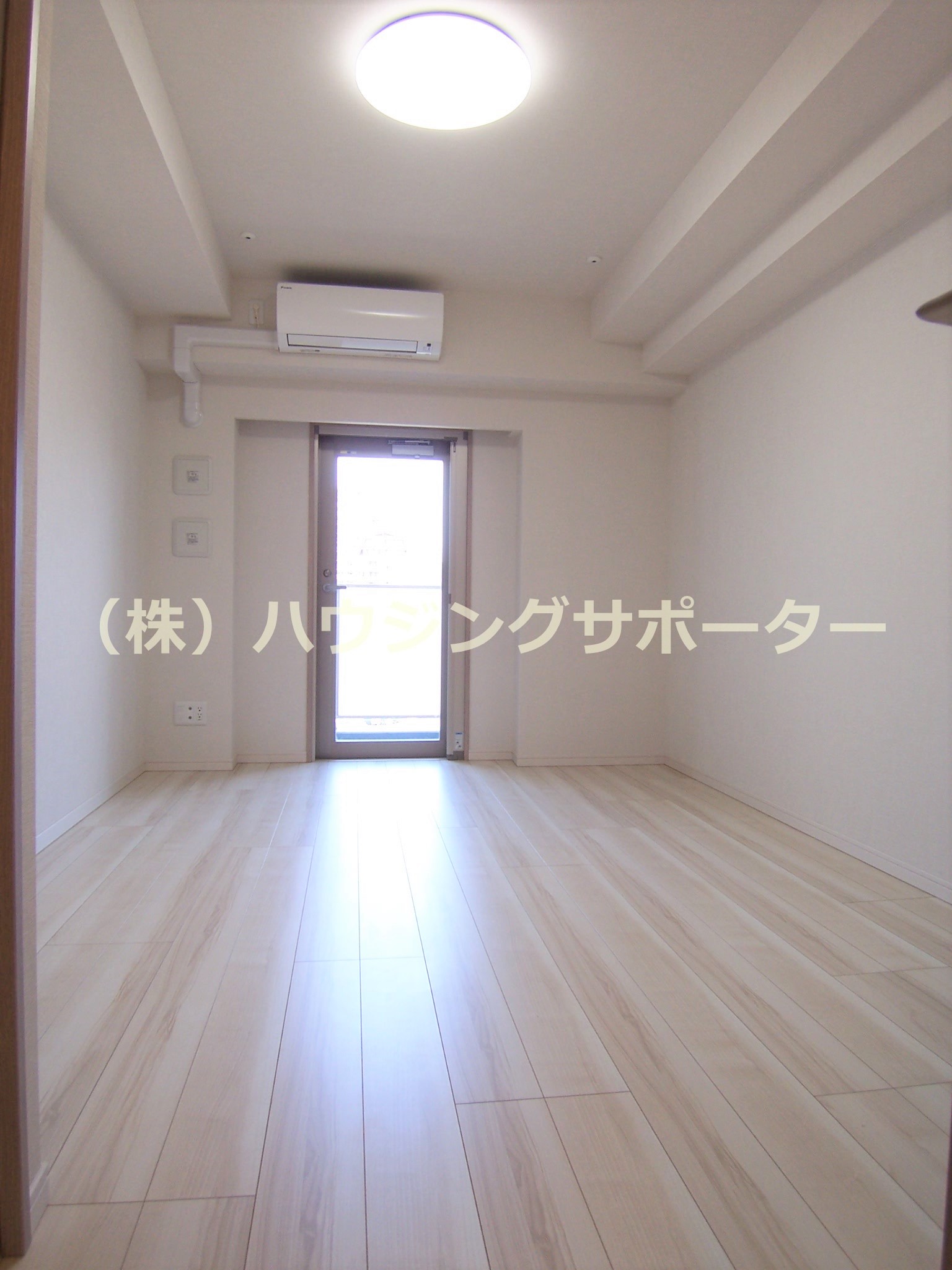 Ｎ-stage　Hachioji こちらのお部屋は窓は扉タイプです