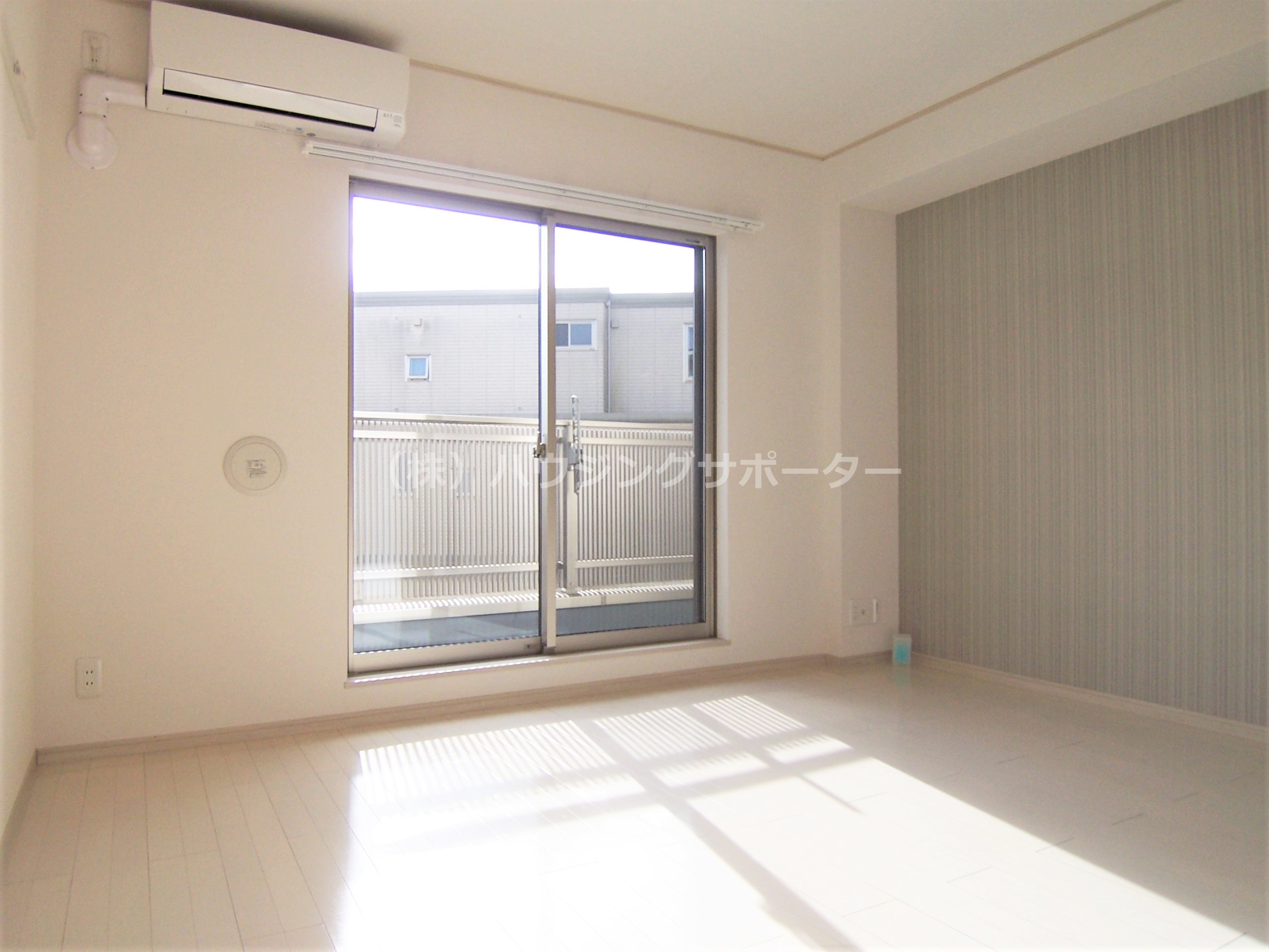 クオリアハイム千人町 部屋により壁紙の色合いや柄等異なる場合あります