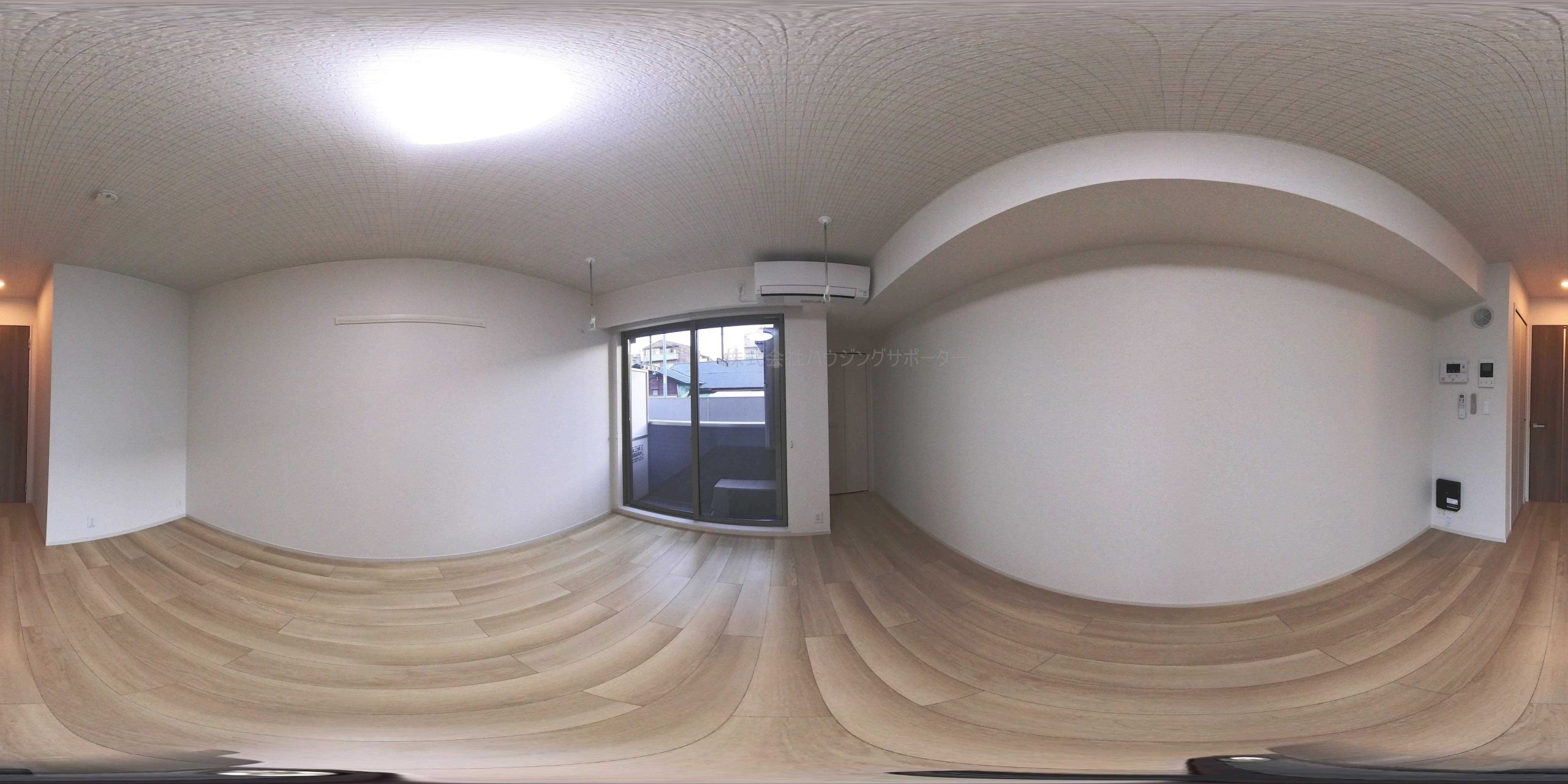 偶数室（入って右キッチン）のお部屋のパノラマ画像です。※写真は１階で床下収納がありますが２階は無し