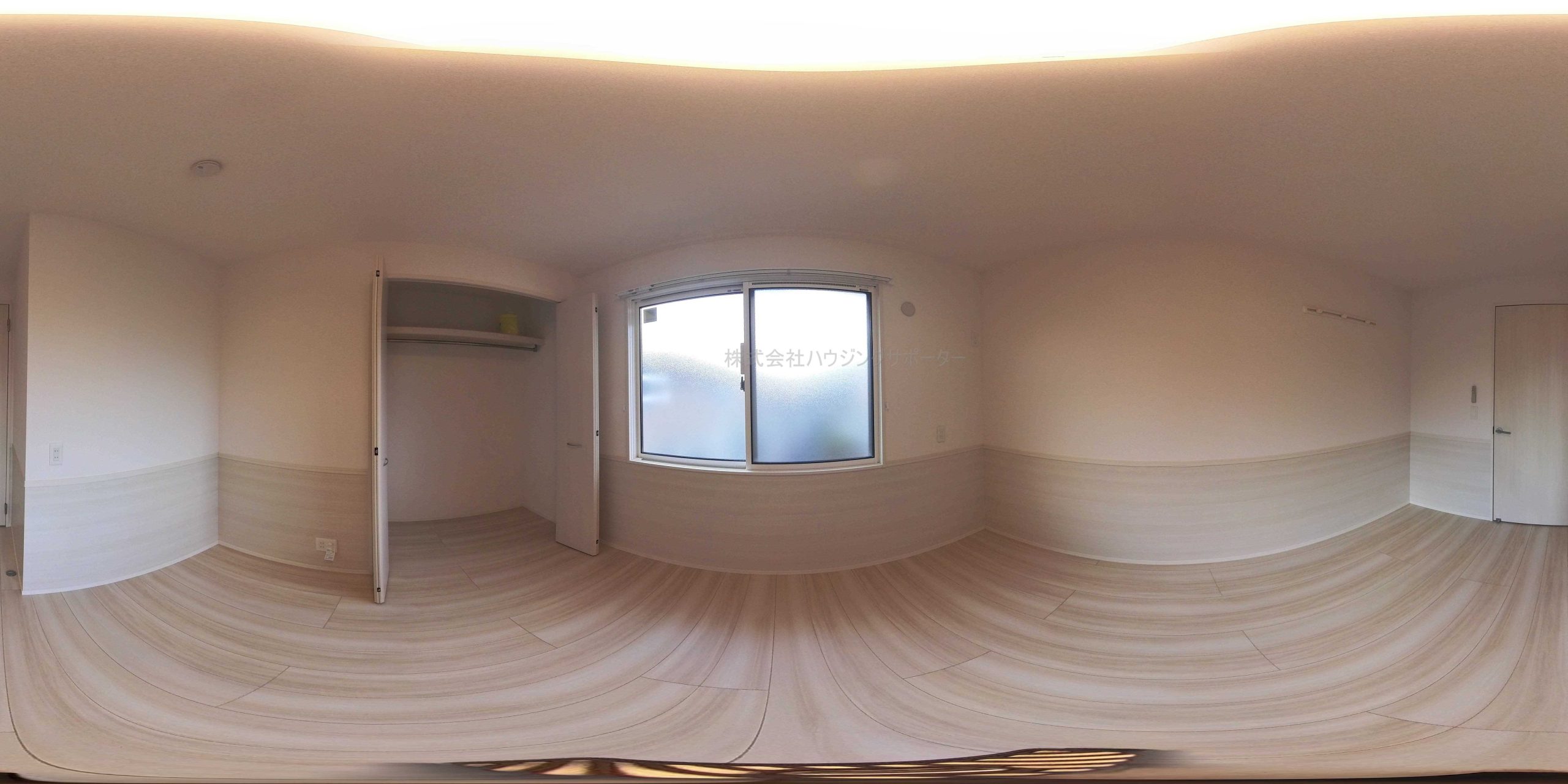 部屋により左右反転です。