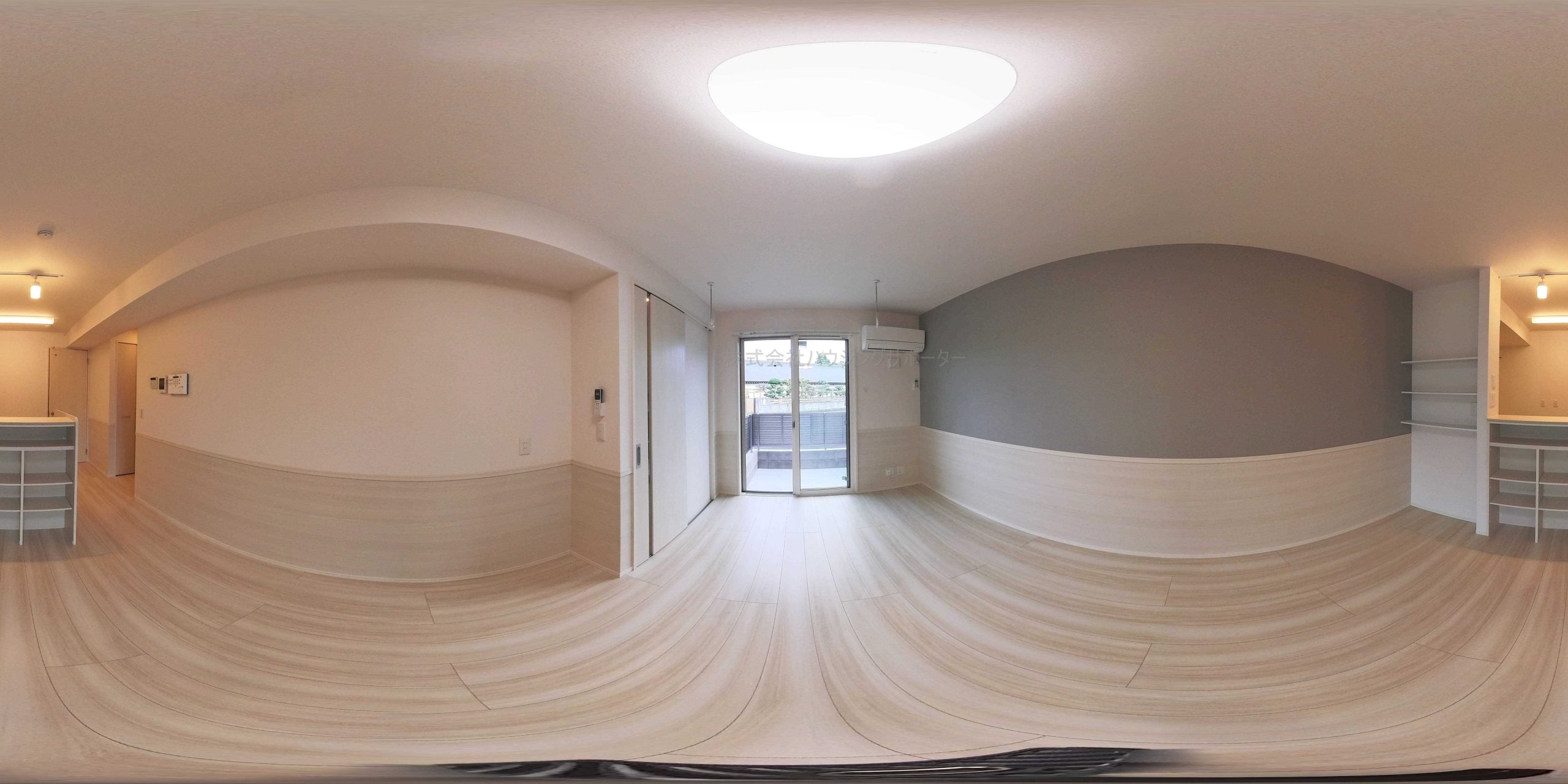 部屋により左右反転です。
