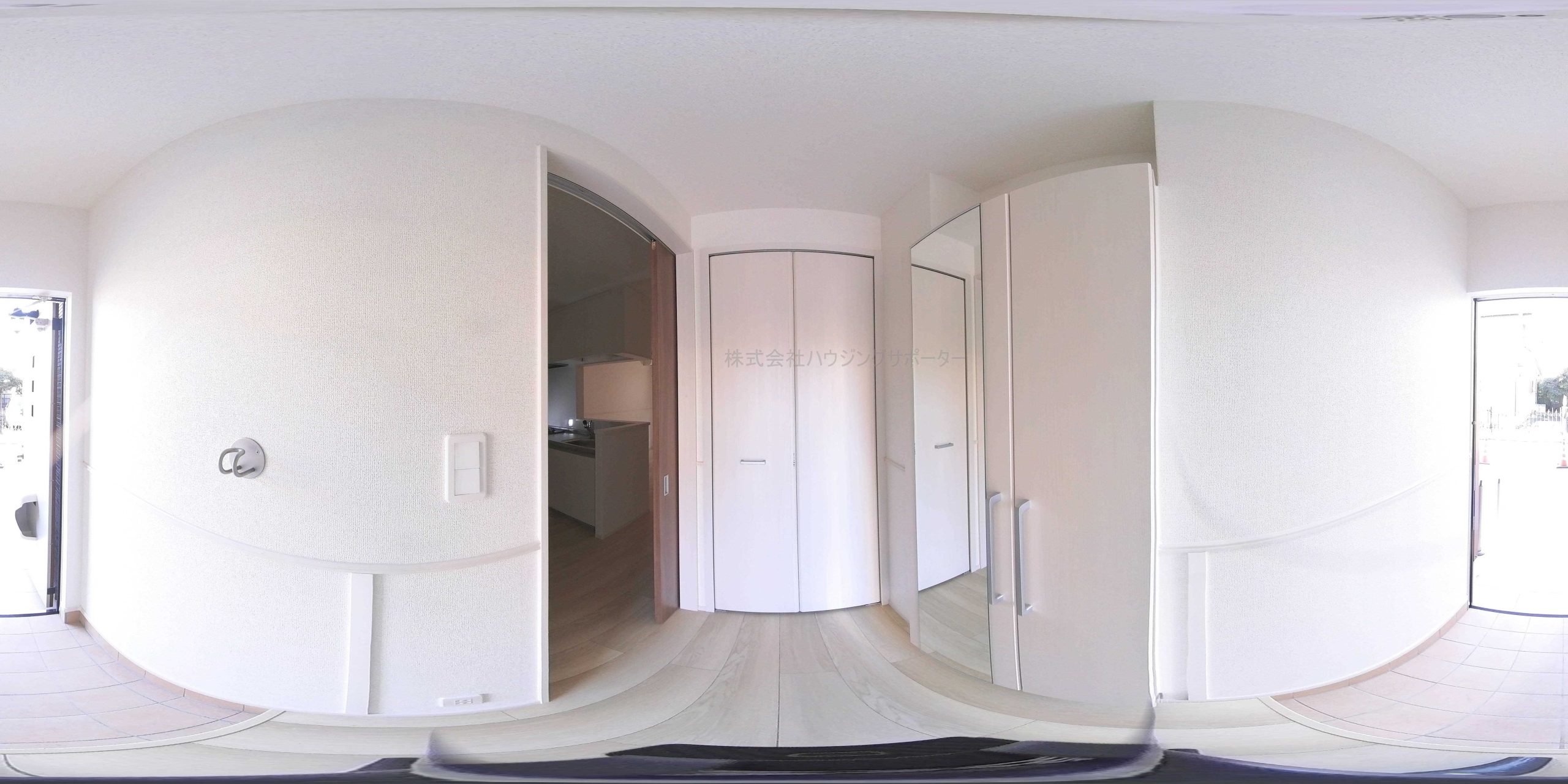 A棟２階のパノラマ画像です。部屋により左右反転、角部屋は場所により側面に窓が有ります。