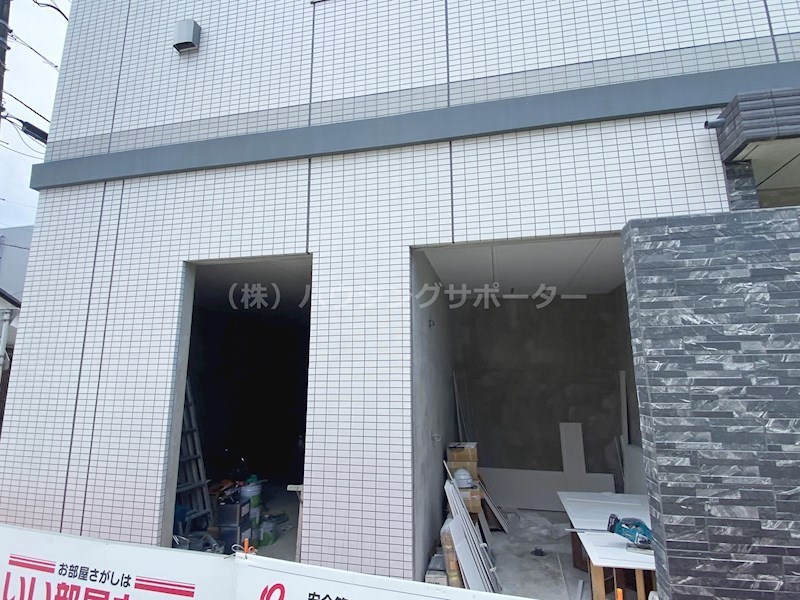 シャン・ヴァロン明神町 駐輪スペースとゴミ捨て場です
