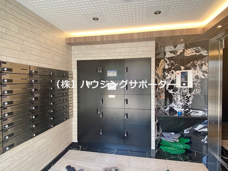 ヴィア・ラッテア オートロックに宅配ボックス