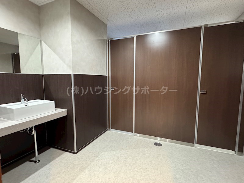 Hachioji R-Bld. 共用の女性トイレです