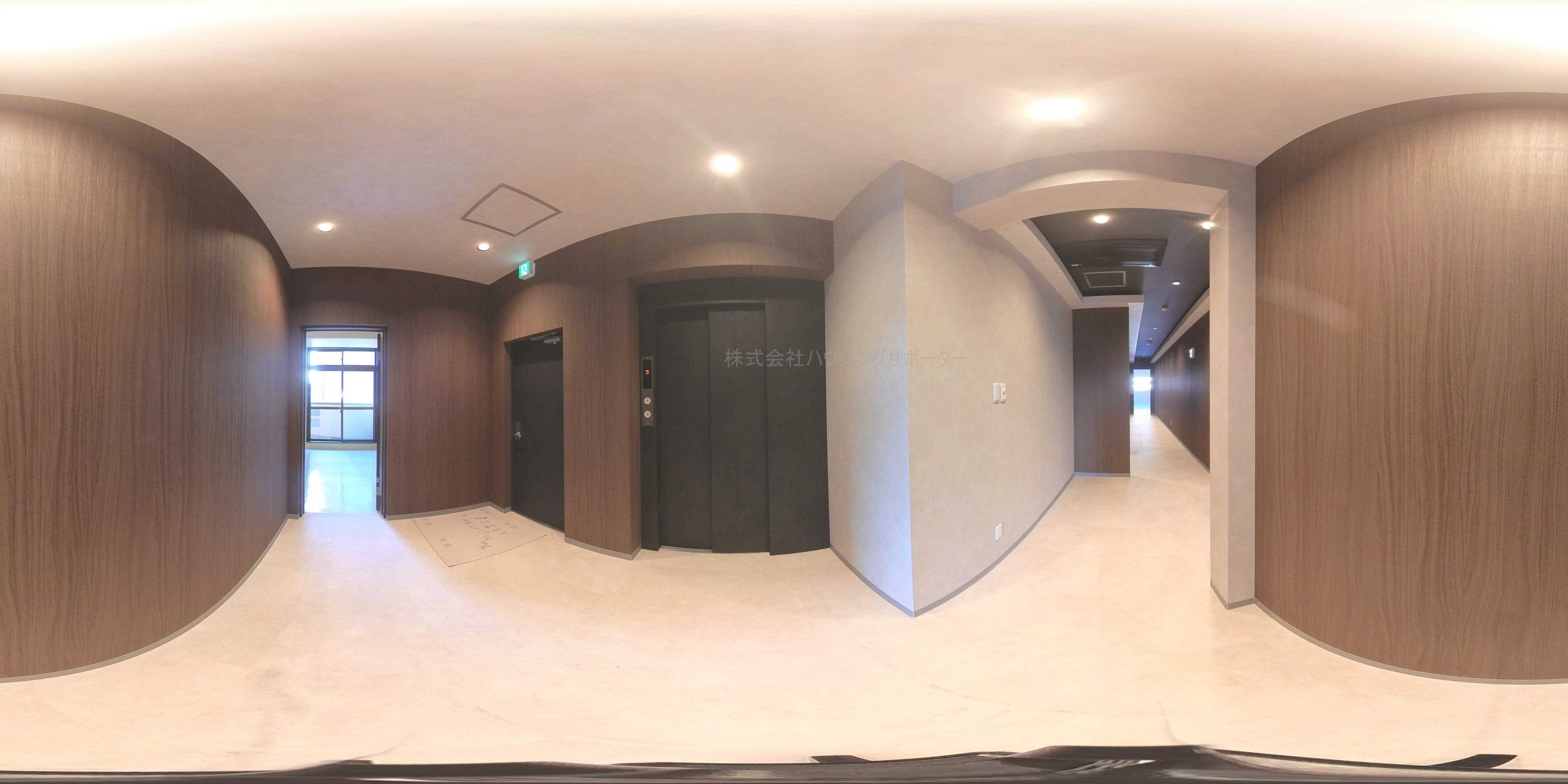 ４階の共用廊下です。エレベーターあります